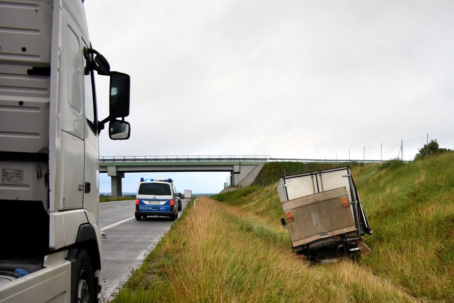 Wypadek na S7 w rejonie Wiśniewa. Ranny 74-latek